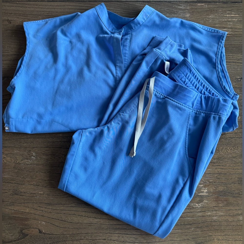 Figs Ceil Blue Scrub Set